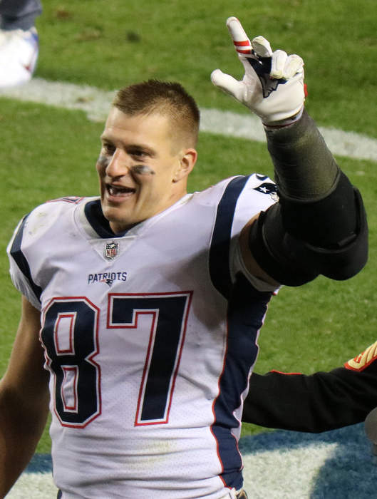 Gronkowski to come out of retirement and reunite with Brady at Bucs