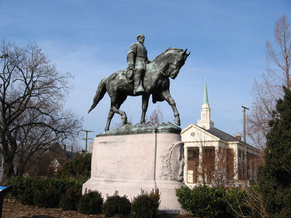 Robert E. Lee Statue in Charlottesville Removed, Sparked Infamous 2017 Clash