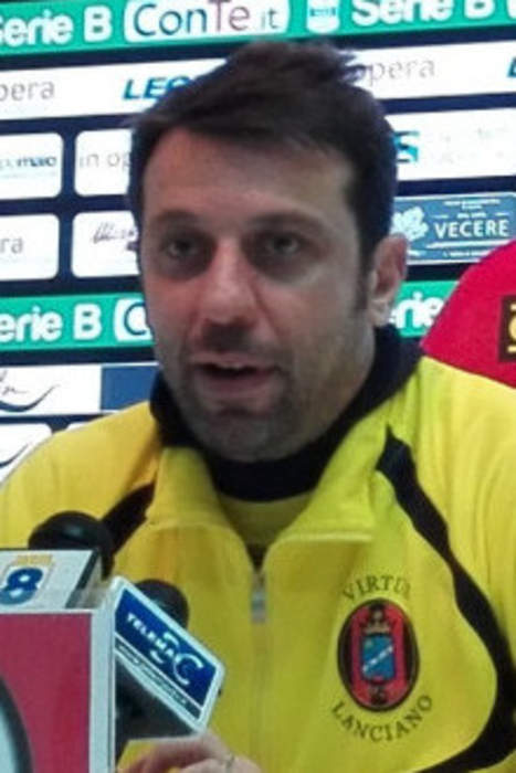 Lecce sack manager D'Aversa for headbutting Henry