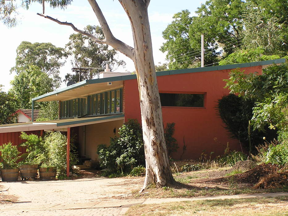 Robin Boyd home sold for $2 million at auction after heritage dispute