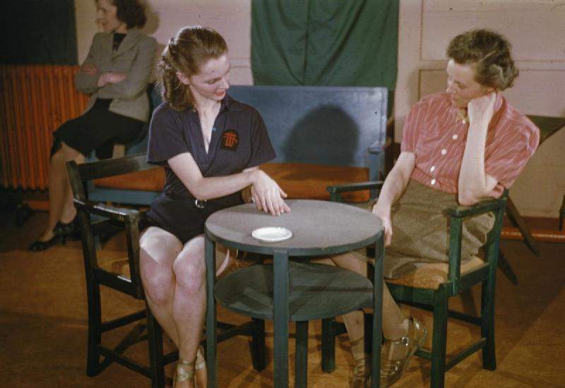 Coronavirus: Penzance couple dance and play through isolation