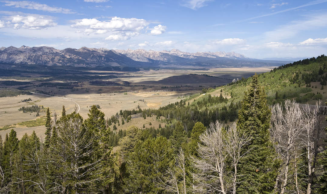 Innocent hiker mistaken for fugitive dad accused of killing his three daughters