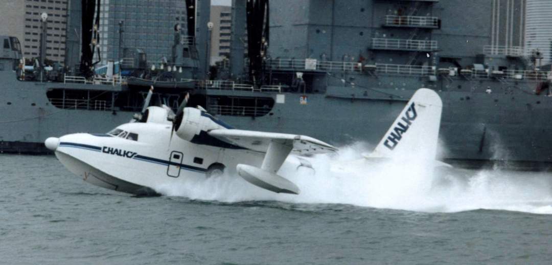 Seaplane crashes into water off Hamilton Island