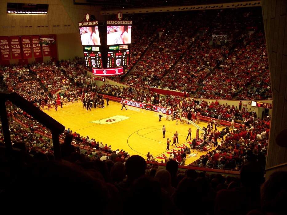 Metal falls from Assembly Hall jumbotron, briefly delays Indiana-Ohio State game