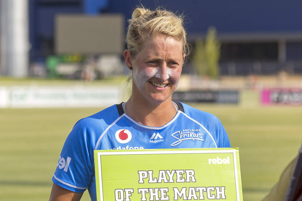 'She's played brilliantly' - Sophie Devine hits half-century