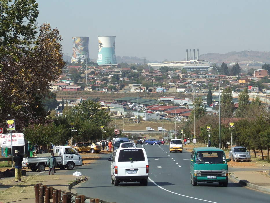 News24.com | Soweto residents take to streets to demand electricity ahead of Cyril Ramaphosa's visit to area