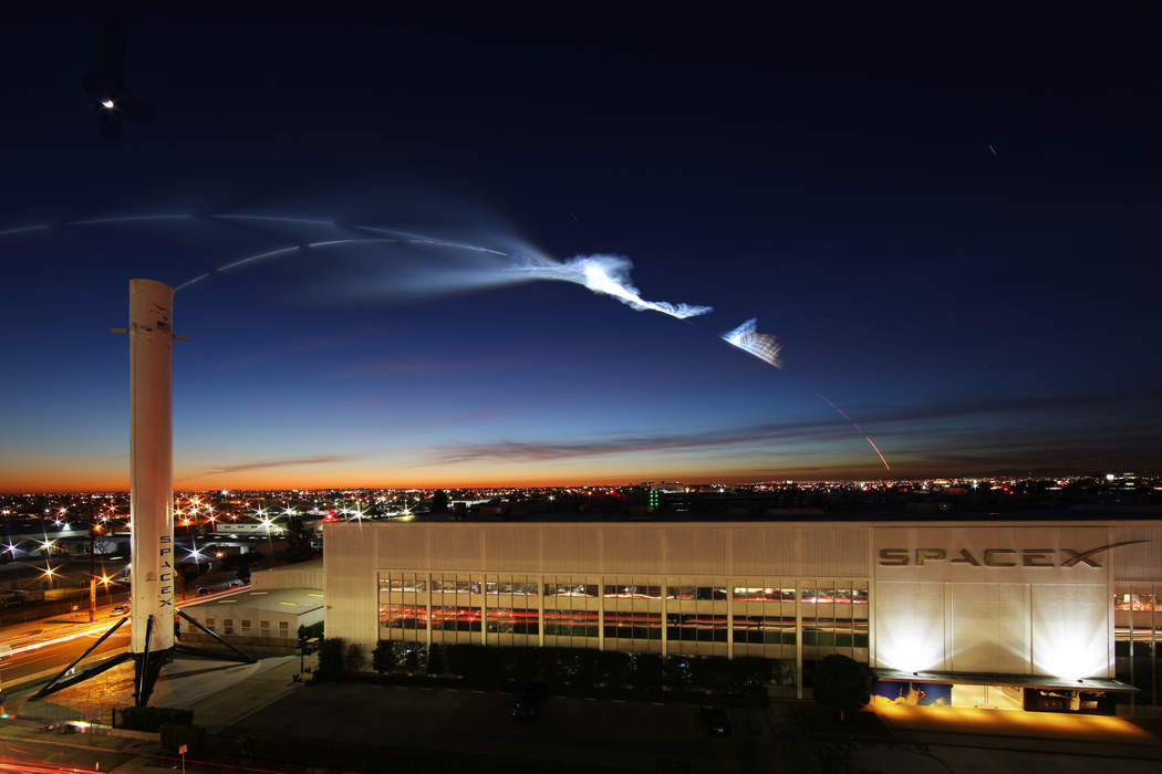 Mysterious Seattle light show likely debris from SpaceX rocket