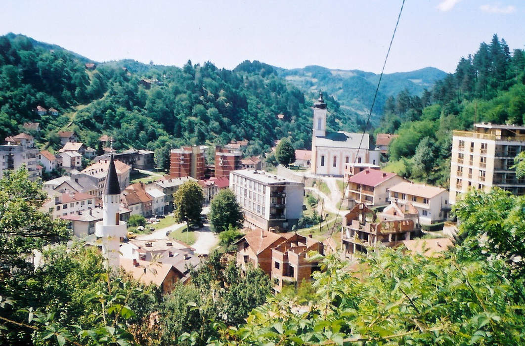 Victims' remains arrive at Srebrenica memorial site