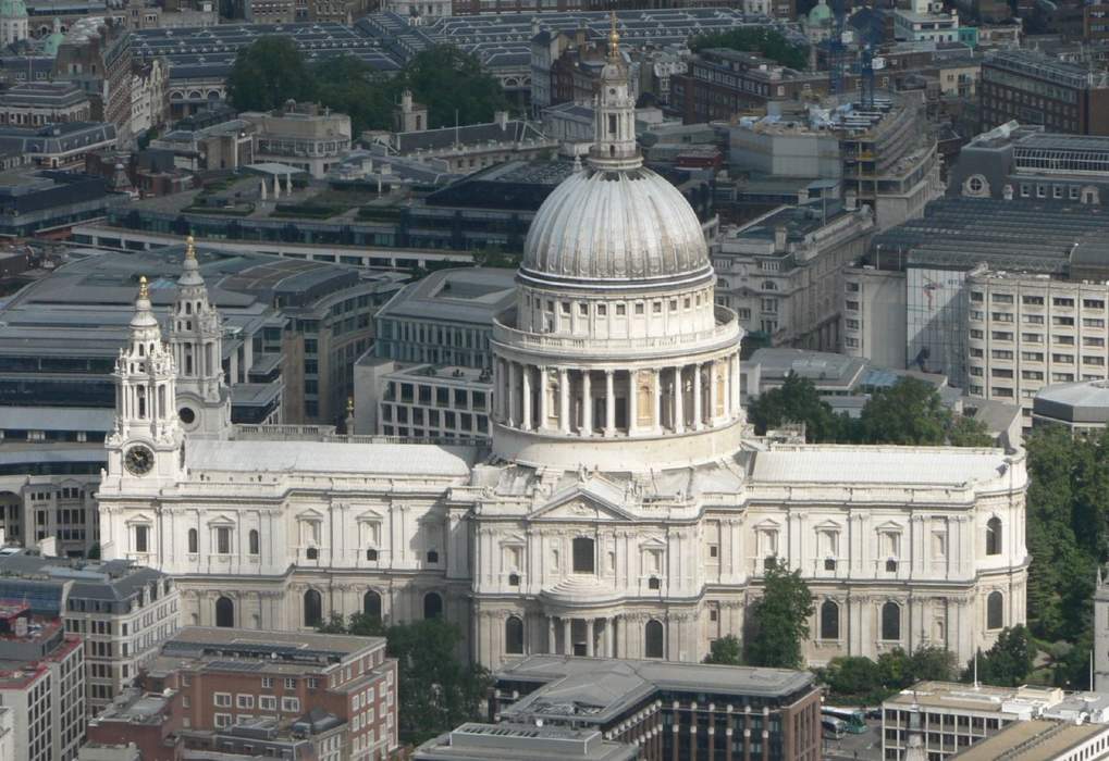 Man dies after stabbing near St Paul's Cathedral