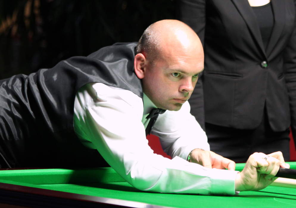 World Snooker Championship: Stuart Bingham fights back to lead Mark Selby, Wilson heads Murphy
