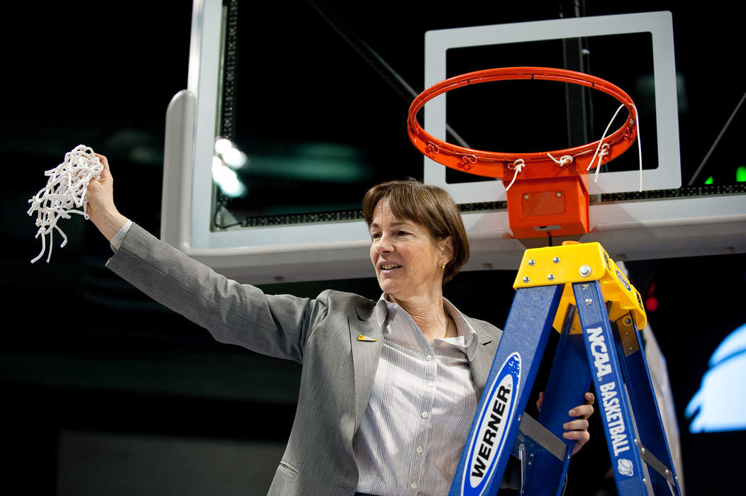 Tara VanDerveer is now the winningest coach in college basketball history