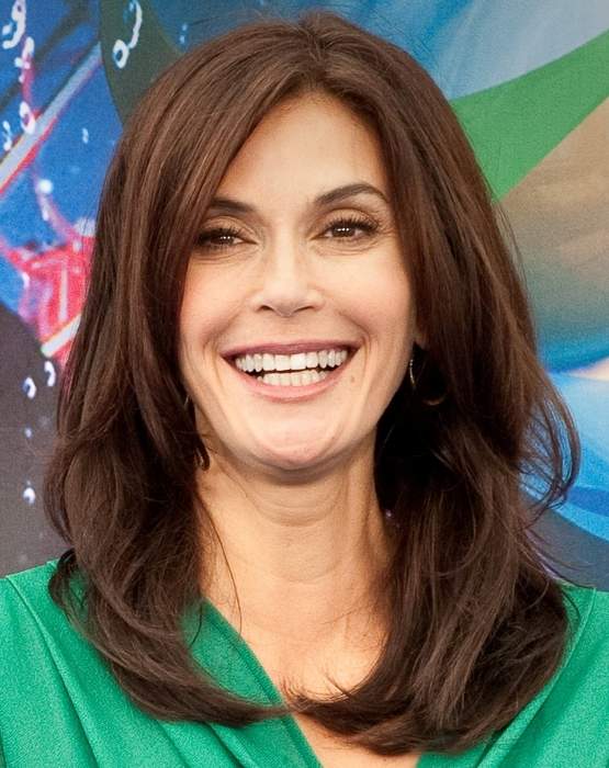 Teri Hatcher Was Kicked Off Dating App, People Thought She Was Fake