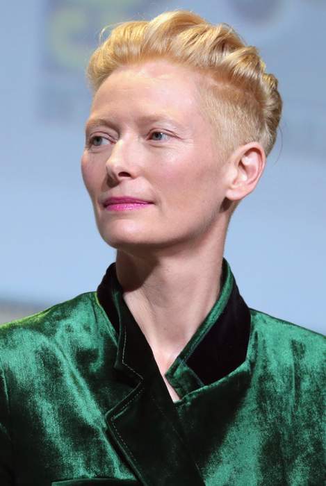 Tilda Swinton Reacts to Golden Globes Joke Comparing Her to Timothée Chalamet