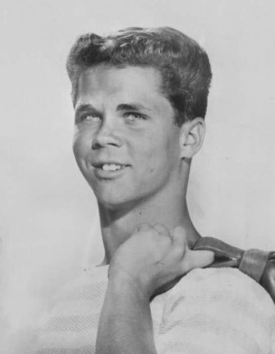 Tony Dow, who played big brother Wally on Leave it to Beaver, dies at 77