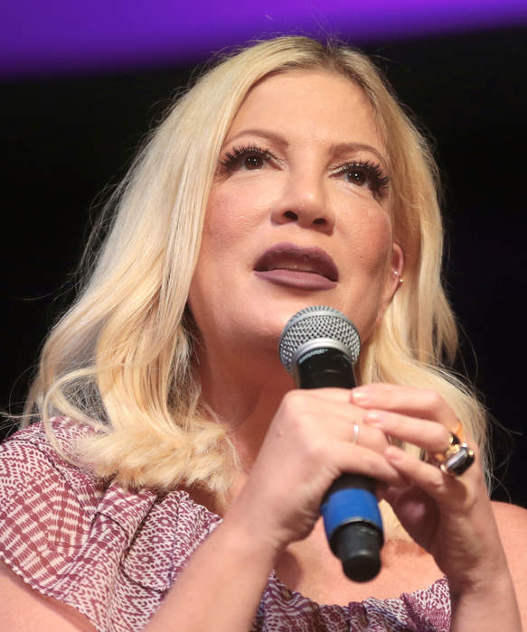 Tori Spelling Leaves Hospital With A Bruised Face After Mystery Health Concern