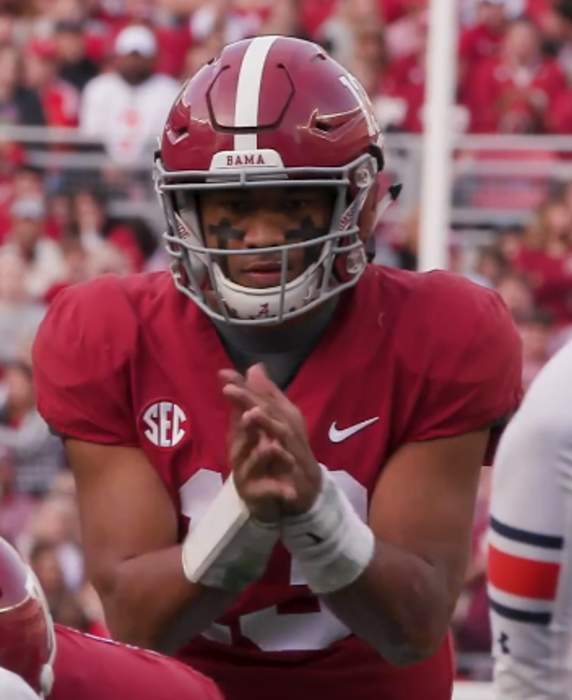 Alabama QB Tua Tagovailoa knocked out of game vs. Tennessee with apparent ankle injury