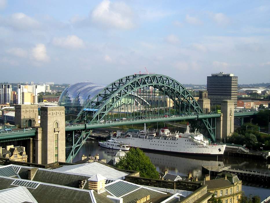 Who can beat the Tyne Bridge delays?