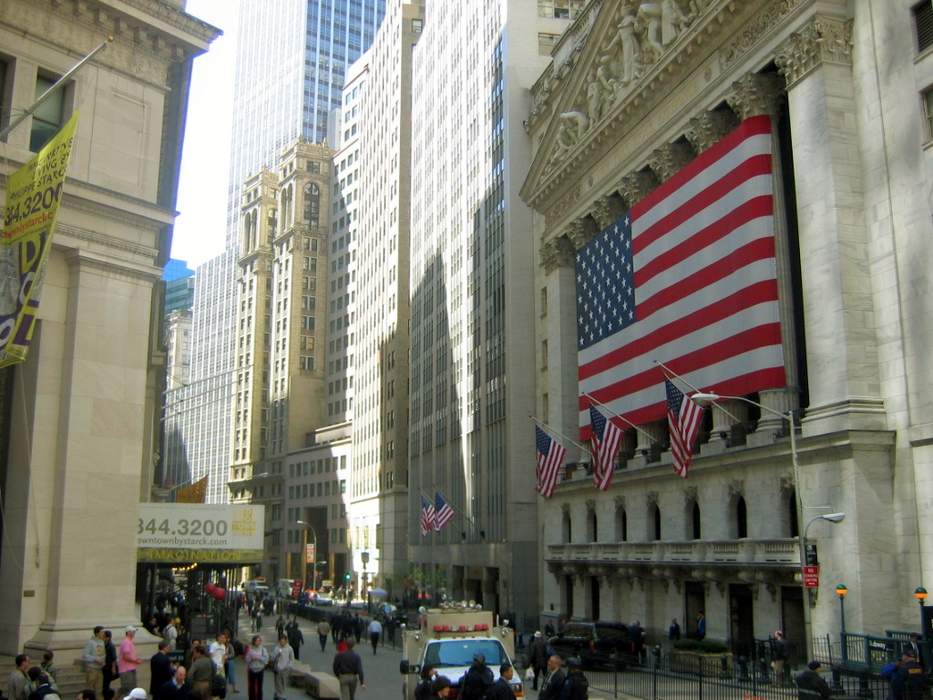 MoneyWatch: Wall Street adds to gains; Best city named for single moms raising families