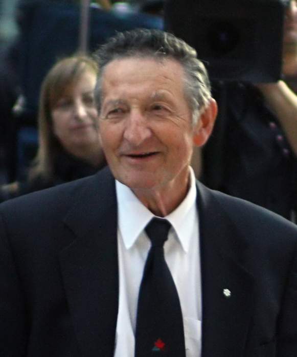 Hockey world paying tribute to the Great One's late father, Walter Gretzky
