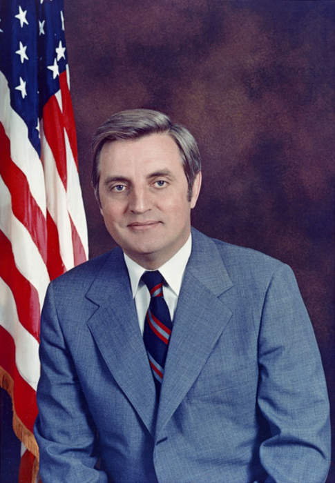 Walter Mondale: Former US Vice President dies aged 93