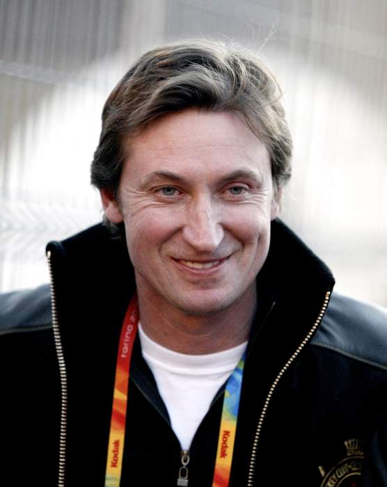 Wayne Gretzky Sued Over Alleged Weight Loss Gum Lie, Man Claims He Cost Him $10 Mil