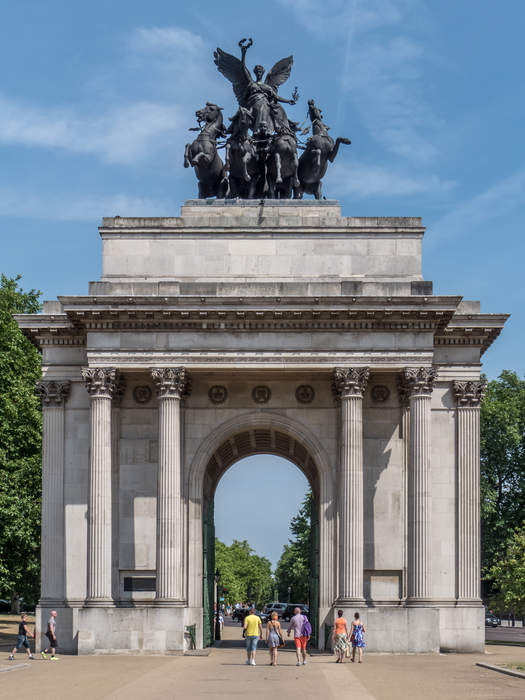 Wellington Arch readying for poignant end of royal procession