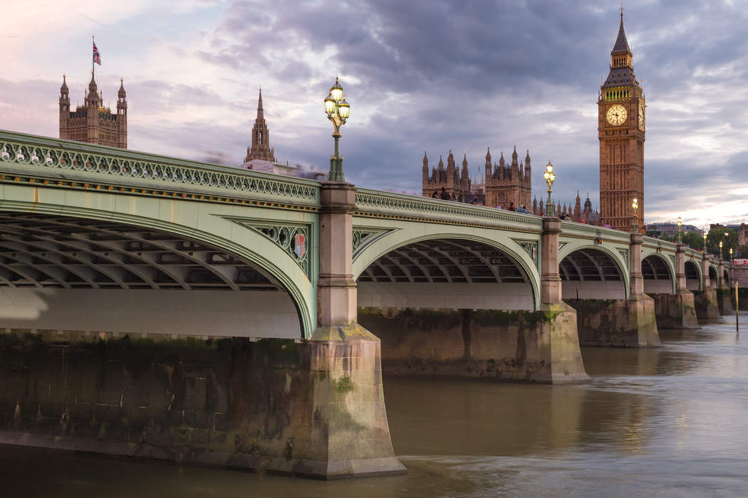 Man critical after stabbing on Westminster Bridge