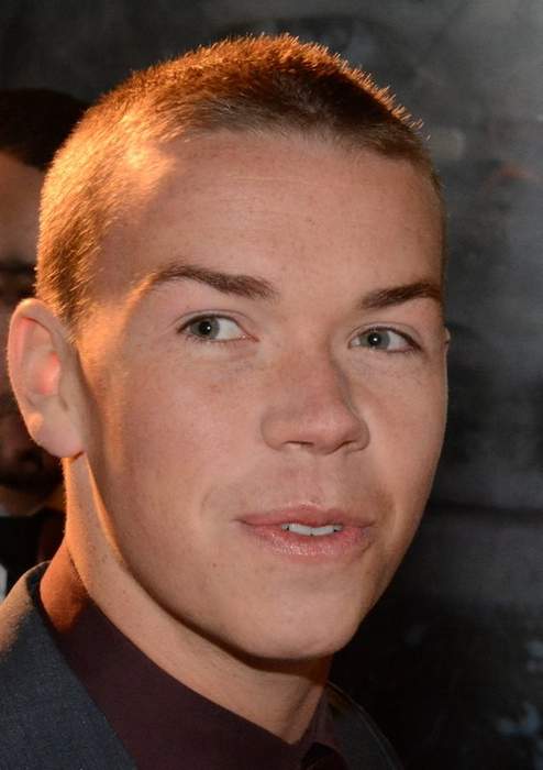 Will Poulter makes surprise visit to his sister's London classroom