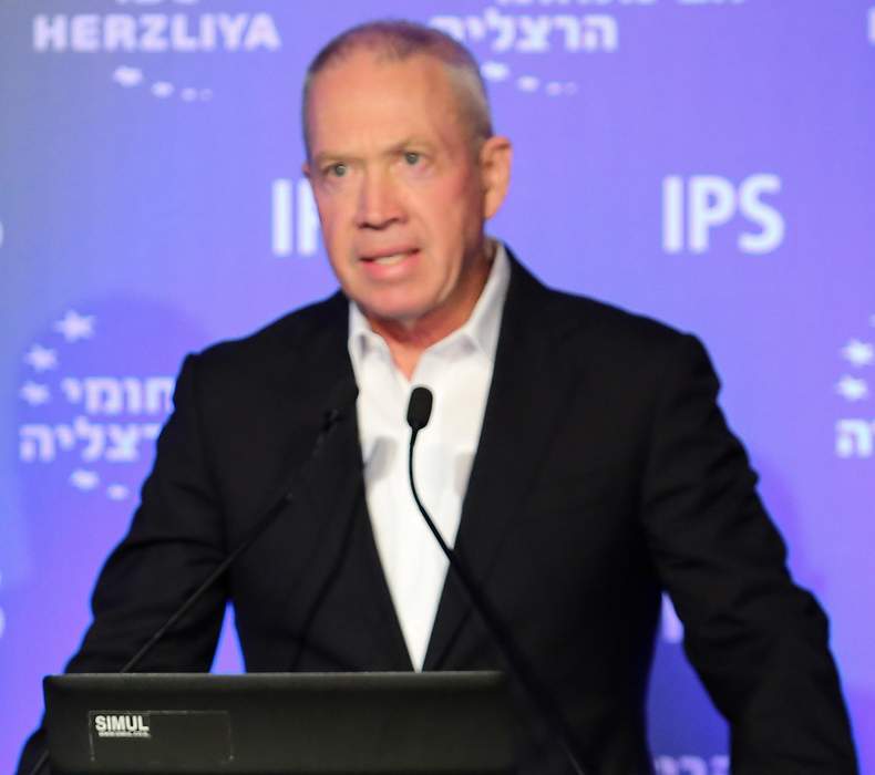 Israel: Netanyahu fires defense minister, protests ensue