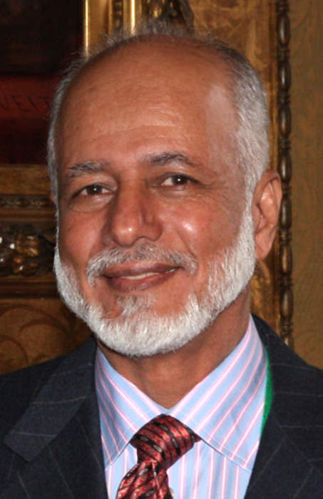 Oman's foreign minister meets Iran's foreign minister Zarif: Tweet