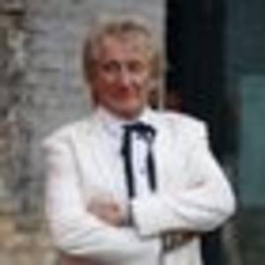 'Change the bloody government': Sir Rod Stewart calls in to Sky News to donate for medical scans