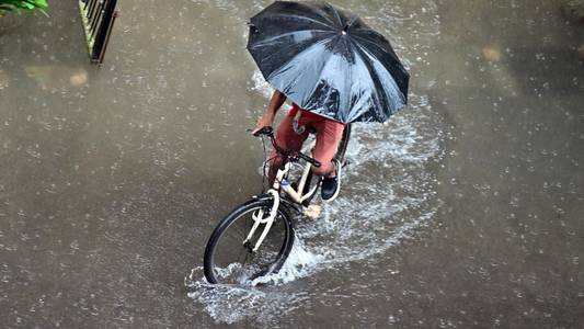 IMD issues yellow alert for Mumbai and Thane, predicts heavy rainfall