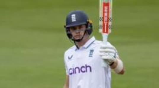 Smith's 95 puts England on top in third Test