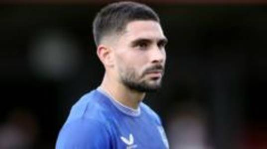 Marseille sign Everton striker Maupay on loan