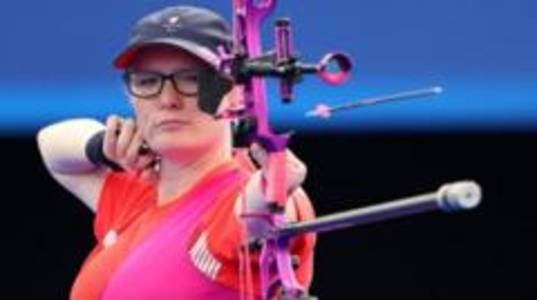 Pregnant para-archer Grinham secures Paris bronze