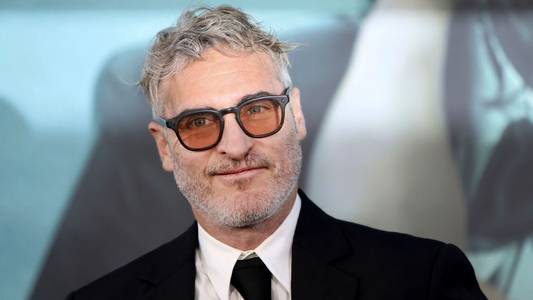 gladiator: ridley scott says joaquin phoenix threatened to quit original