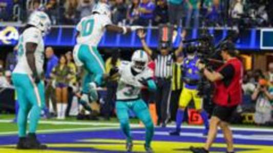Dolphins end losing run with win over Rams