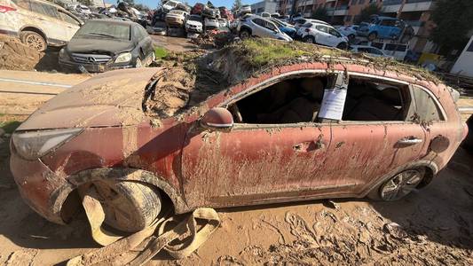 Spain floods: 'Abandoned' town of Paiporta finally getting back on its feet