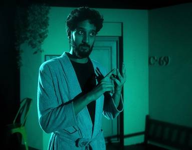 Theater Mogul's Defending the Caveman Brings its Hilarious, Timeless Comedy to Mumbai