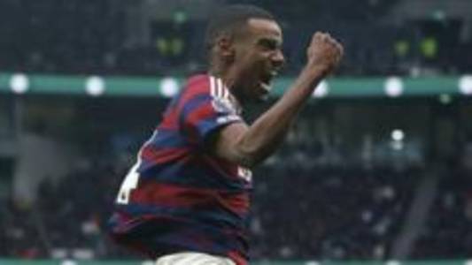 'The best striker in the league' - Isak continues 'hot streak'