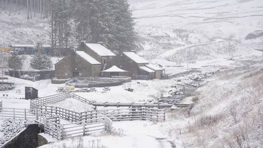 'Scandinavian high' warning as snow hits parts of UK and temperatures fall to -6C
