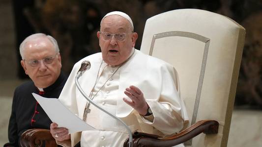 Pope in hospital for fourth day as he continues bronchitis treatment