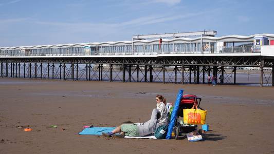 Parts of UK set to be hotter than Greece and Spain as spring sunshine continues