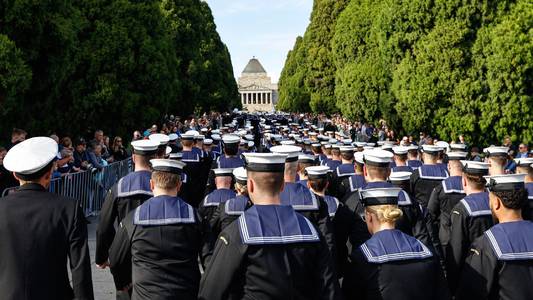 'A disgrace': Protesters condemned as ceremonies marking Anzac Day held around the world