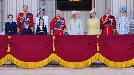 Veterans to join King for VE Day tea party as PM praises 'selfless dedication'