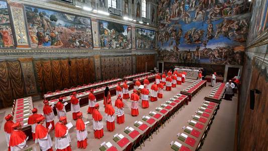 Cardinals returning to conclave after first vote ends in black smoke
