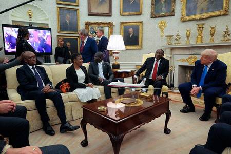 News24 | FACT CHECK | Donald Trump presented Cyril Ramaphosa with a collection of misinformation