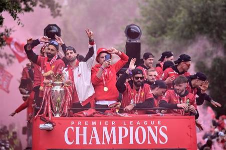 Liverpool fans welcome Premier League heroes as 500k spectators line trophy parade route