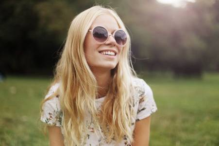 Scientists explain when you should wear sunglasses - and when you shouldn't
