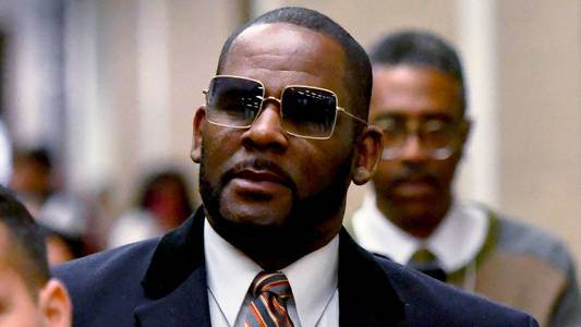 R Kelly rushed to hospital, his lawyers say